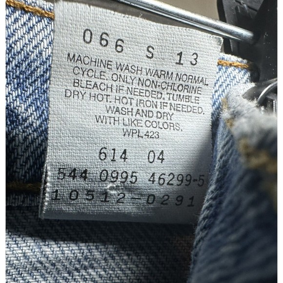 90`s Levi’s 512 Women`s Slim Fit Tapered Leg  Light Blue Denim Vtg Jeans Size 9 - Picture 8 of 8